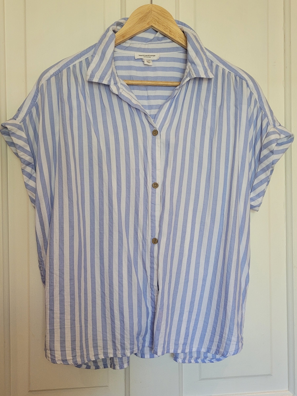 beachlunchlounge Blue & White Striped button up, womens size large